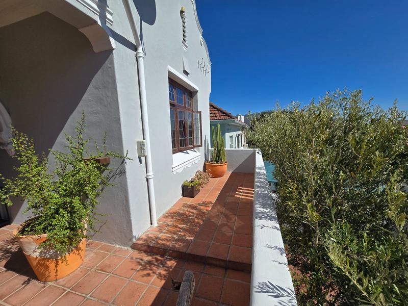 4 Bedroom Property for Sale in Vredehoek Western Cape